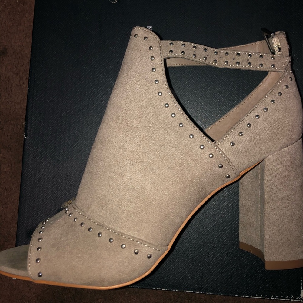 Carlos Santana open toe shoes
